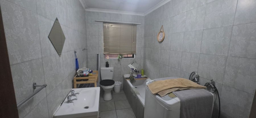 2 Bedroom Property for Sale in Geelhoutpark North West